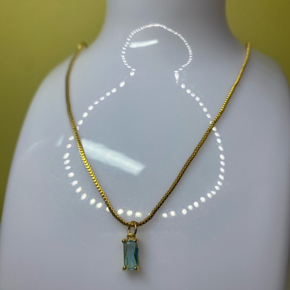 Elegant Gold Necklace with Blue Pendant